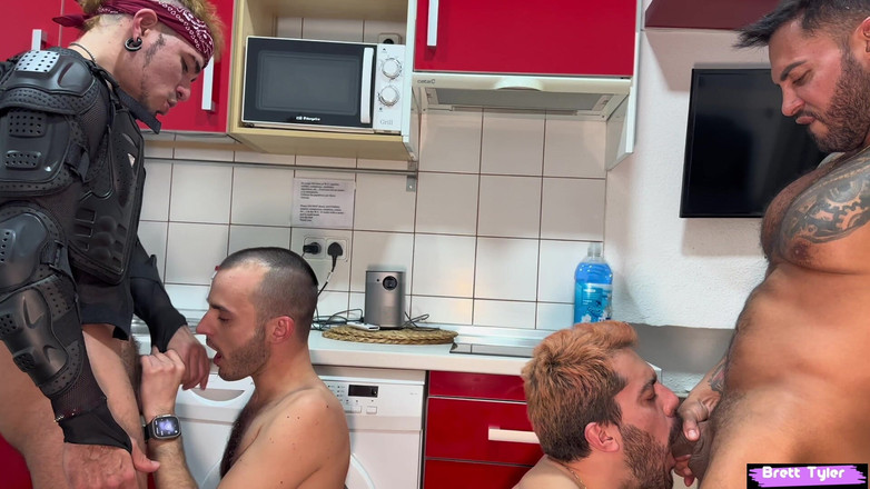 Brett Tyler: Orgia con le tette all'insù