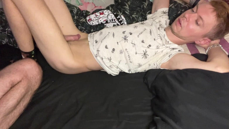 MaxHotty: Excelente erupción de semen en el culo apretado de un...