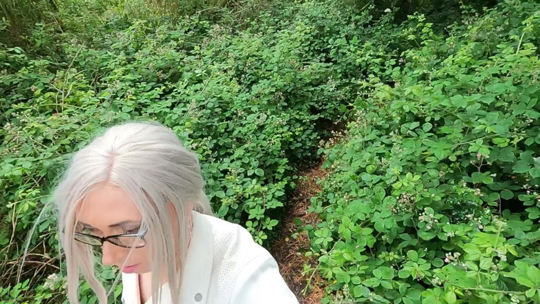 The Midnight Minx: Transsexuală blondă slabă se expune