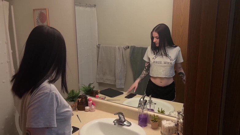 Jay Bond: Tifa Lockhart के रूप में ड्रेसिंग इसलिए मेरी सौतेली बहन का बॉयफ्रेंड मुझे चोदता है