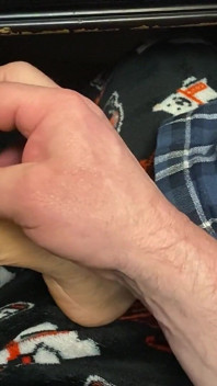 Сексуальные маленькие ступни получают массаж