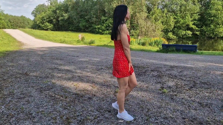 Nicky Brill: Veřejná nahota a chcaní