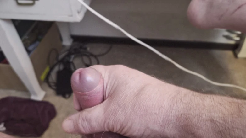 Pellefnatt: Papi s’assoit dans le fauteuil et joue avec sa petite...