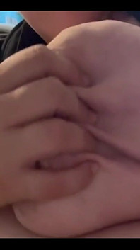 Bbw speelt graag met haar tieten