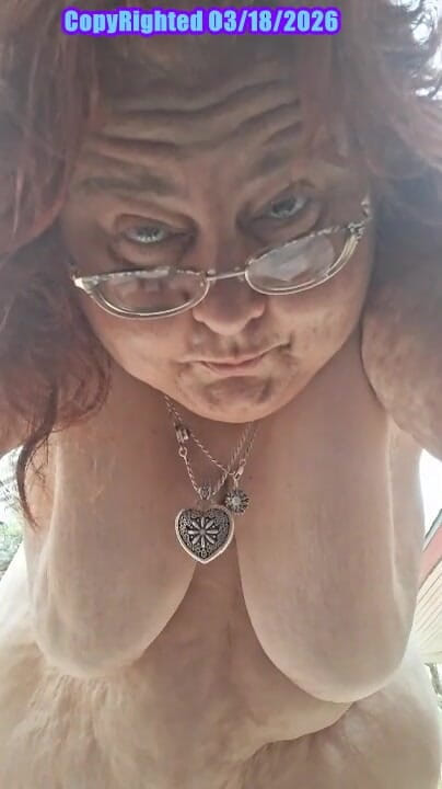 BBW nurse Vicki adventures with friends: BBW pielęgniarka Vicki robi Wee Wee Siusiu 3