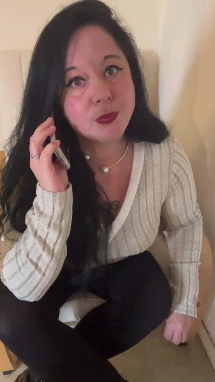 Maitresse Clara: मैं तुम्हारी पत्नी को फोन करता हूं और उसे सब कुछ बताता हूं!