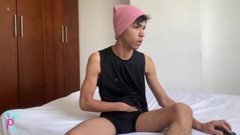 Isak Latin: Niño colombiano y vergon tiene una gran erección y saca...