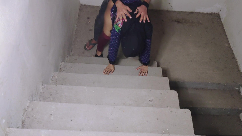 Faryal: Freundin auf der treppe gefickt, blowjob doggystyle hardcore