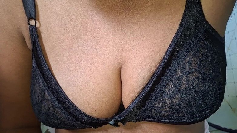 Teena New: Mujer en el baño, video más caliente