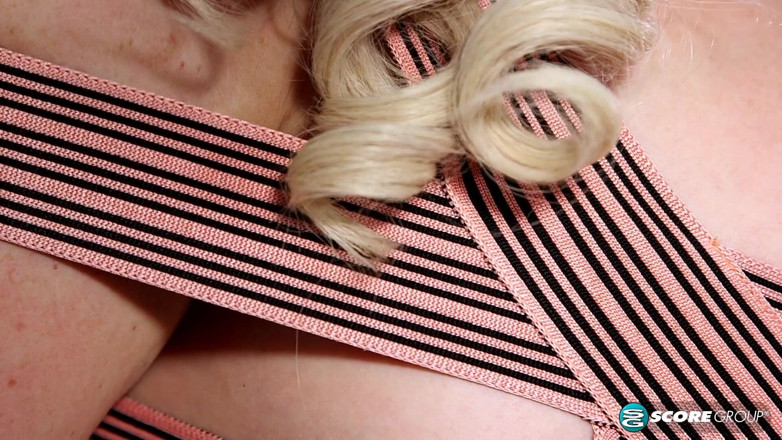 Scoreland: Holly Wood Bunny Girl Bang