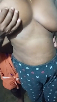 Une femme mariée se fait baiser à poil