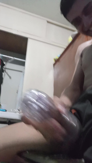 Krakix: Genç adam mastürbasyon yapıyor