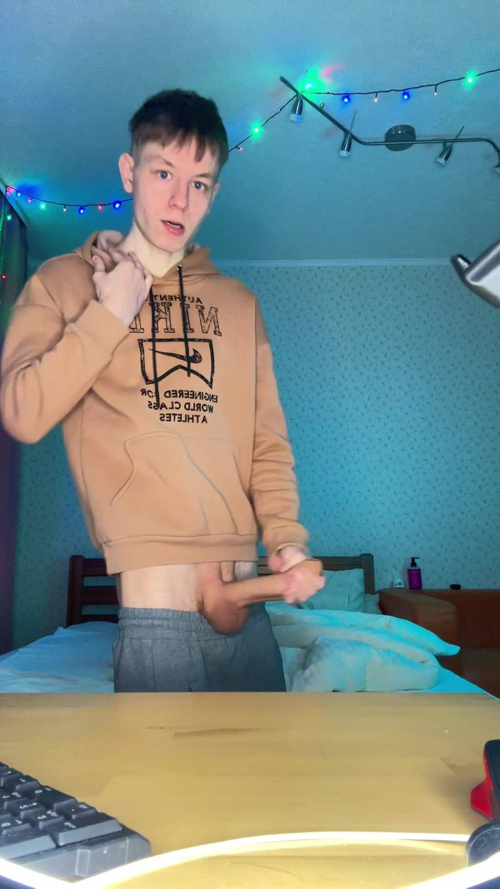 Morflot24: Tonton saya mengusap zakar besar saya yang bersembilan inci sehingga...