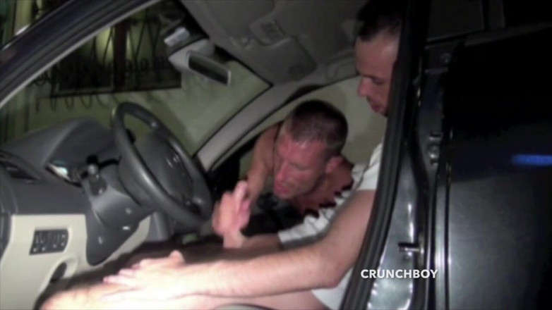 EXHIB BOYS: Amazing risky exhib in the car on the street