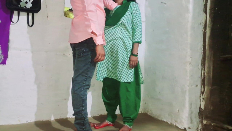 Trilokinath: Studenta se fute adânc și suge pula profesorului