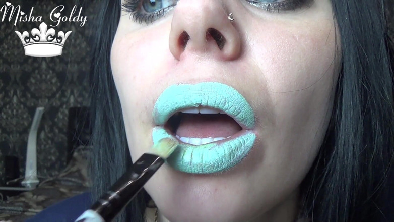 Goddess Misha Goldy: Lipstik biruku yang glamor