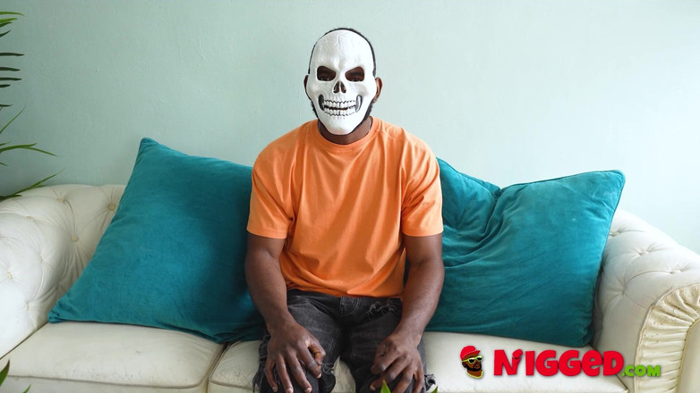 FAKings Black Fix: 어두운 방에서 젊은 아마추어가 낯선 두 사람과 관계를 맺습니다. 로레나 로페스와 함께한 3인 및 인종 간 섹스, 가짜 블랙 픽스