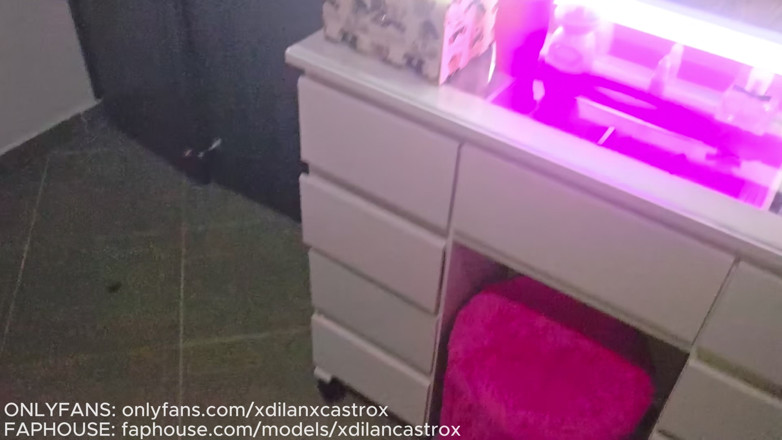 Dilan Castro: Trans jí mého ptáka s jeho růžovým a mokrým konečníkem...
