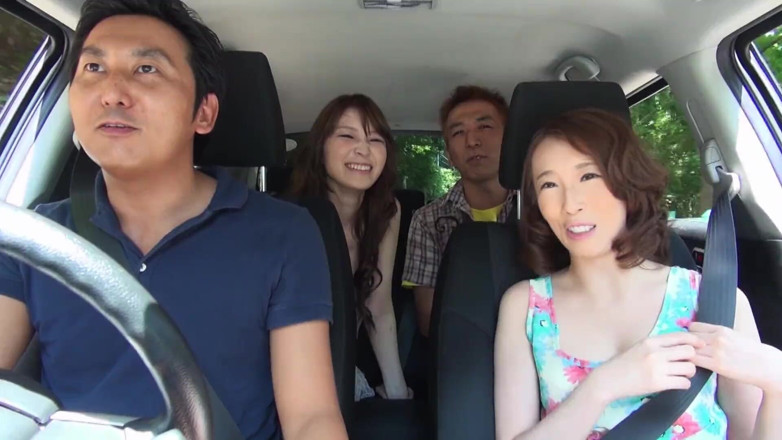 JapaneseAmateur: Japanese foursome - 2 gadis hot dengan memek berbulu di-gangbang sama 2 cowok...