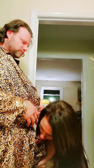Satin Fetish King: Milf in goldener satinbluse lutscht und fickt