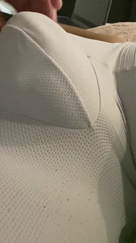 Me dejo manosear el pene de mi vecino