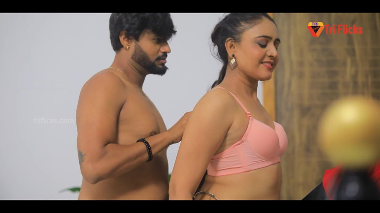Triflicks: Fată indiană face sex cu iubitul ei secret, futându-se foarte...