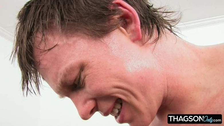 THAGSON ONLY: Azgın esmer orta yaşlı seksi kadın kanepede sert sikiliyor