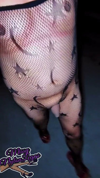 Missynylonleggs - la ragazza trans sissy provocante in calze a rete