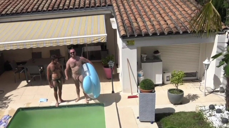 Raw sex with friends from France: Chàng trai trẻ bị chàng trai trưởng thành quan hệ
