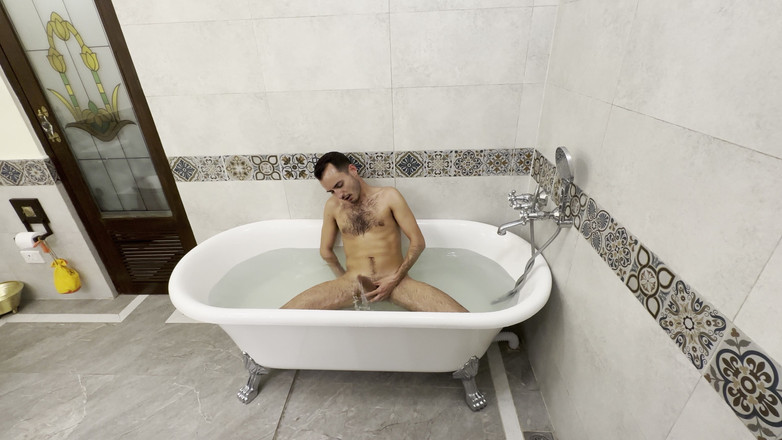 Brett Tyler: Sega e piscia nella vasca da bagno