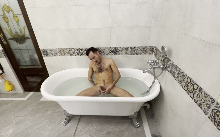 Brett Tyler: Masturbando e mijando no banho