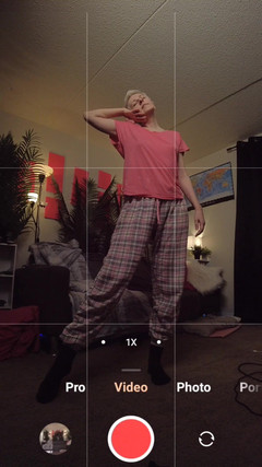 Emily Candys: Posso ser diferente e imprevisível.