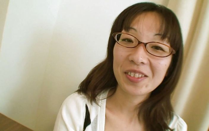 Japan Lust: 日本书呆子家庭主妇，nobuko渴望坚硬的鸡巴