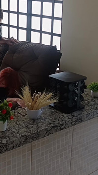 Il Marito Sospettoso Installa Telecamere a Casa E Sorprende La Moglie Calda a Fare Sesso Con Un Amico