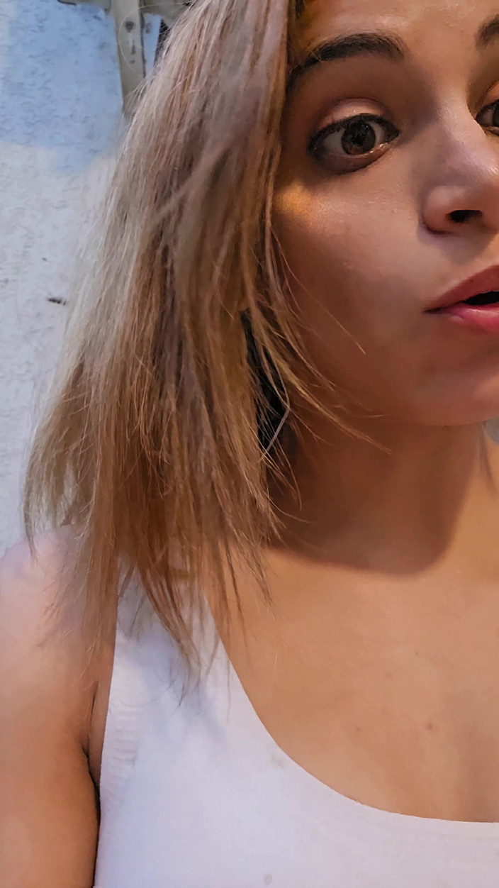 Young big apple: Аматорська Пара Їсть І П'є Під Час Прямої Трансляції