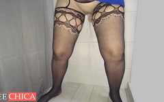 PeeChica: Pinkelnder dildo-squirting-fick in der dusche