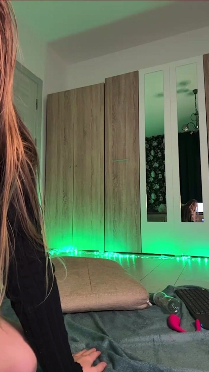 JuiceLussie: Virgem anal fodendo com bbc