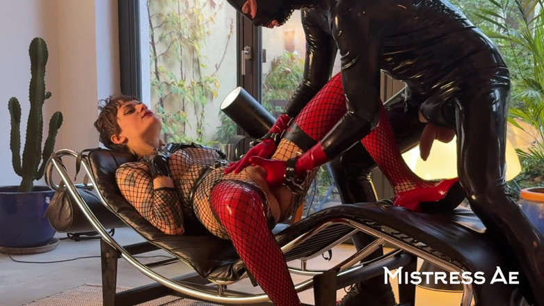 MistressAe: Follando y chorreando en Chaise Longue