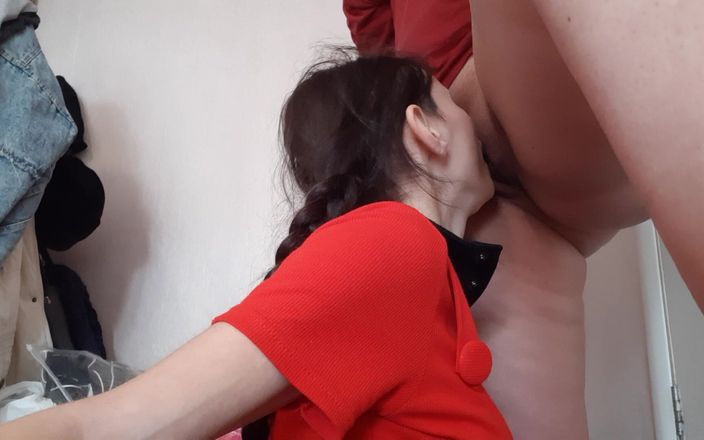 Lesbian-illusion: Guruku merayuku dan membuatku mengambil memeknya ke mulutku