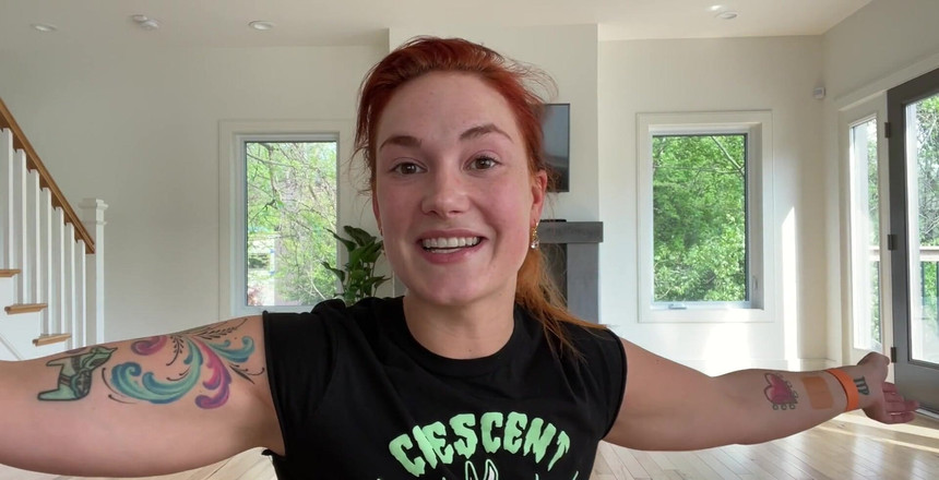 Siri Dahl: 我在我的新房子里说 ️嗨！并给你一点更新我的拍摄和发布新内容的时间线！