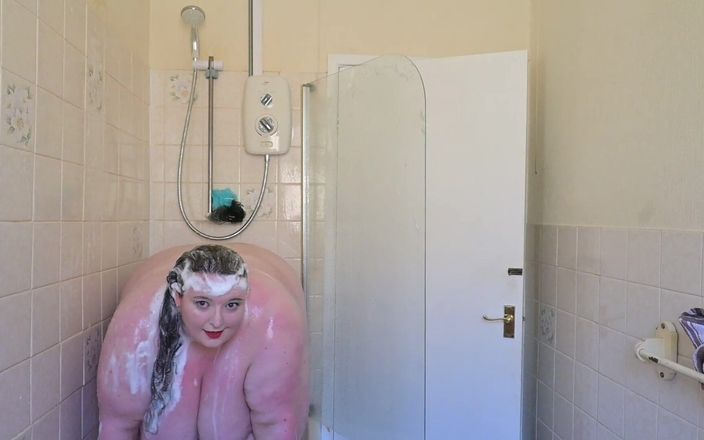 SSBBW Lady Brads: Bogini pod prysznicem