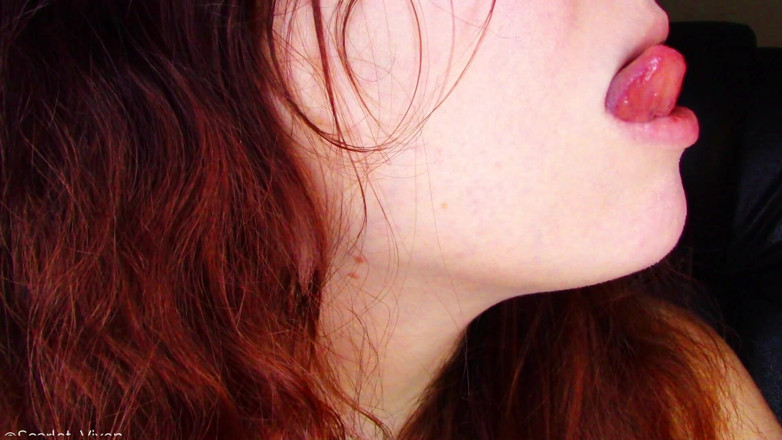Scarlet Vixen: Show de langue sexy et léchage humide