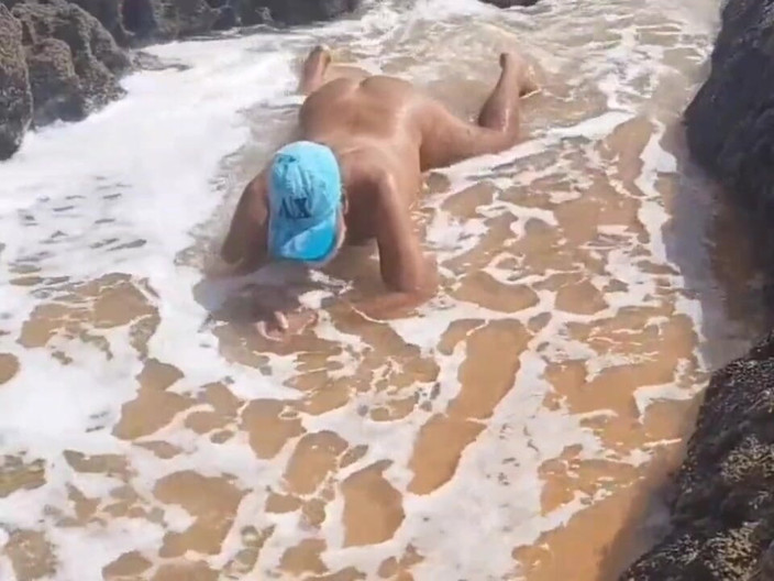 Ladysilvas: Ladysilva bugil di pantai yang super hot