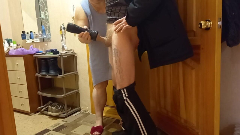 Zona901: Masturbare cu o jucărie sexuală unui curier