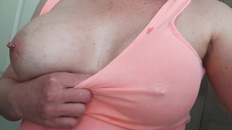 Aqua Pola: Vollbusige MILF benetzt t-shirt vom spieß auf ihre großen möpse