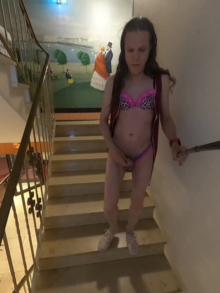 Slut Bella: Caminhada no Hotel