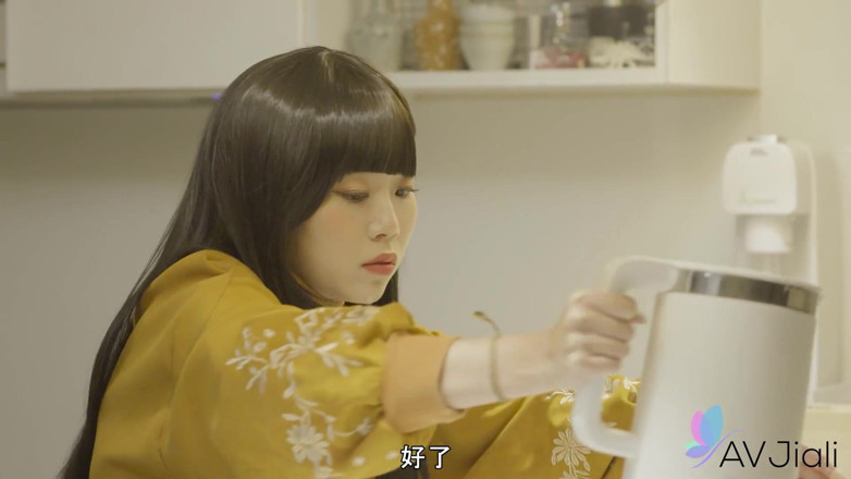 AV Jiali: Jiu Jiu Decides to Fuck Her Father-in-law