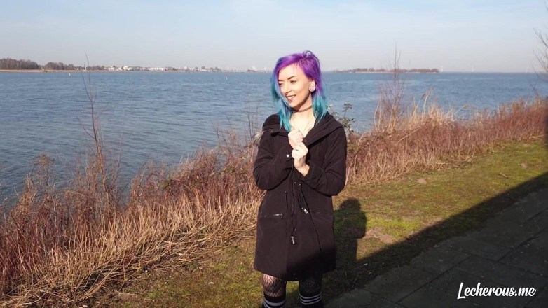 Lecherous: Alisha berkelip dan berbogel di marina