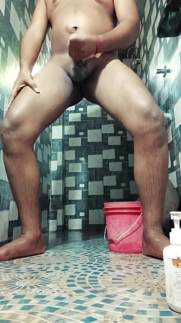 Sanat04: Gadis desa sanat lagi asik ngocok kontol di kamar mandi