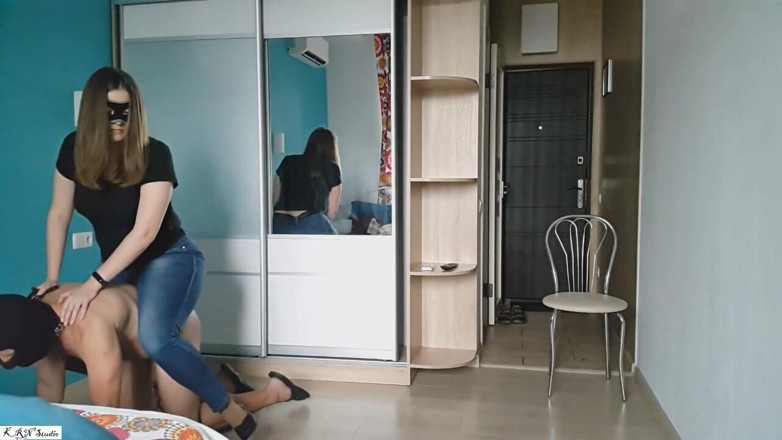 KRNStudio: 복면을 쓴 여성이 애완 동물 노예를 지배합니다: 5부